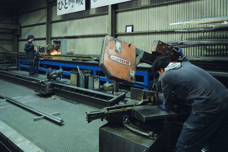 https://www.aichi-metal.co.jp/wp/wp-content/uploads/2022/12/本社工場2F-800x533.jpg